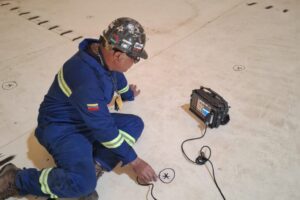 Ultrasonido en piso de tanque